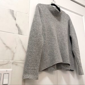 Uniqlo Gray Scoop Neck Sweatshirt Medium
